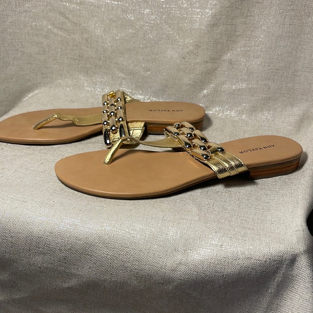 ANN TAYLOR FLIP FLOPS WITH A GOLD LEATHER TRIM